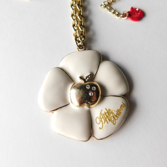 big Apple Bottom flower necklace - Picture 2 of 5